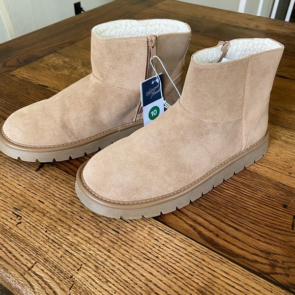 NWT Universal Thread Women’s Tan Suede Ankle Boots - Picture 2 of 4